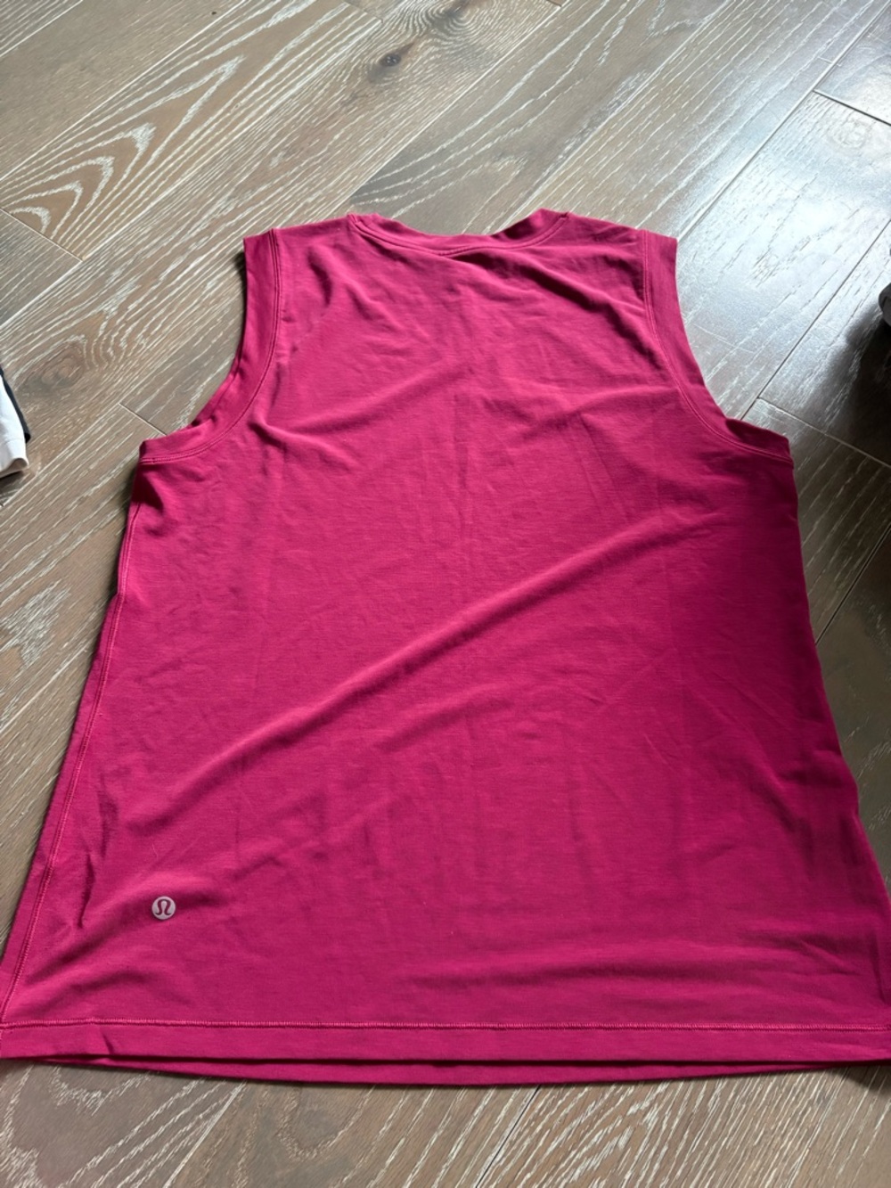 Like New! LULULEMON Jersey Training Muscle Tank Top Long Wordmark size 6 - Picture 4 of 4